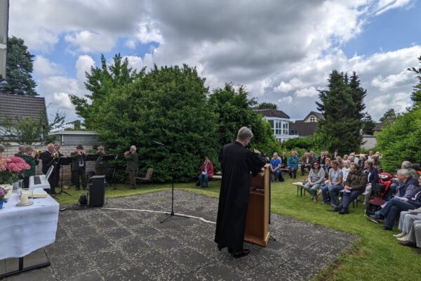 Himmelfahrt während Predigt Foto JR Molwitz Himmelfahrt während Predigt Foto JR Molwitz