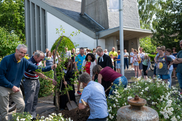 BegrüßungsGD Konfis 2022 Baumpflanzaktion Foto MK Lichtbilder BegrüßungsGD Konfis 2022 Baumpflanzaktion Foto MK Lichtbilder