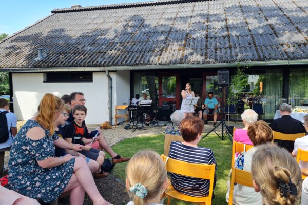 Begrüßungsgd Konfis 2022 Die Band spielt Foto Birgit Retzmann Begrüßungsgd Konfis 2022 Die Band spielt Foto Birgit Retzmann