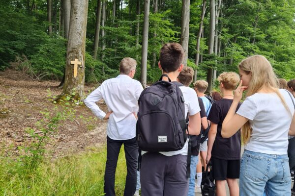 Begrüßungsgd Konfis 2022 Lasst Euch Zeit Kreuz Foto Birgit Retzmann Begrüßungsgd Konfis 2022 Lasst Euch Zeit Kreuz Foto Birgit Retzmann